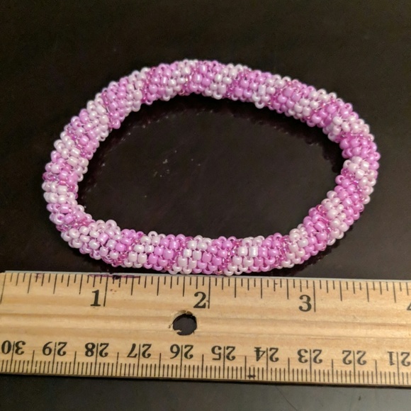 Handmade pink glass beads bracelet - Picture 2 of 3